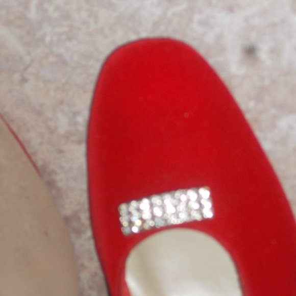 Gorgeous plush red velvet like shoes w/rhinestones 9M by Annie - Picture 2 of 5